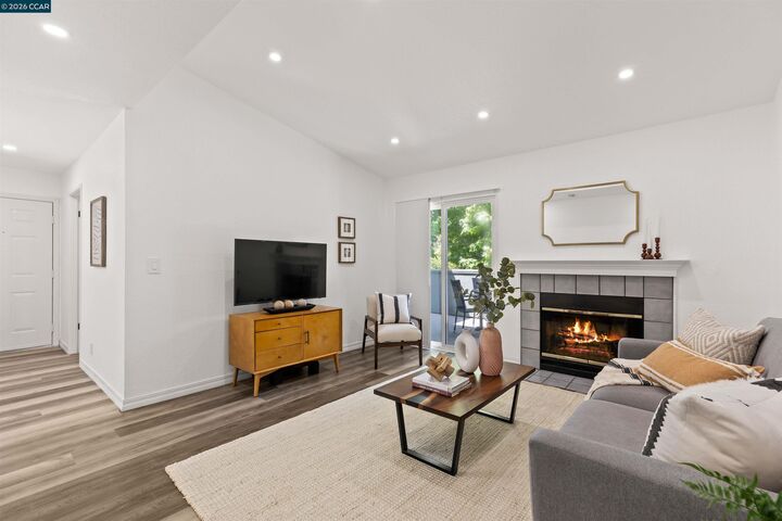 Property Photo:  760 Canyon Oaks Dr H  CA 94605 