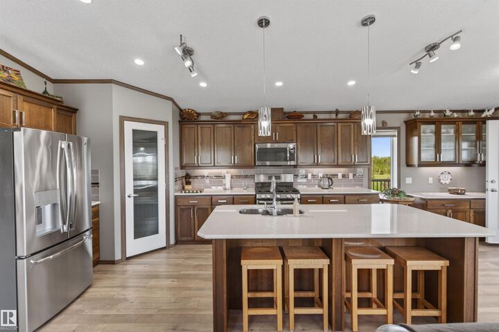 Property Photo: 60413 RR 470 AB T9N 2H7