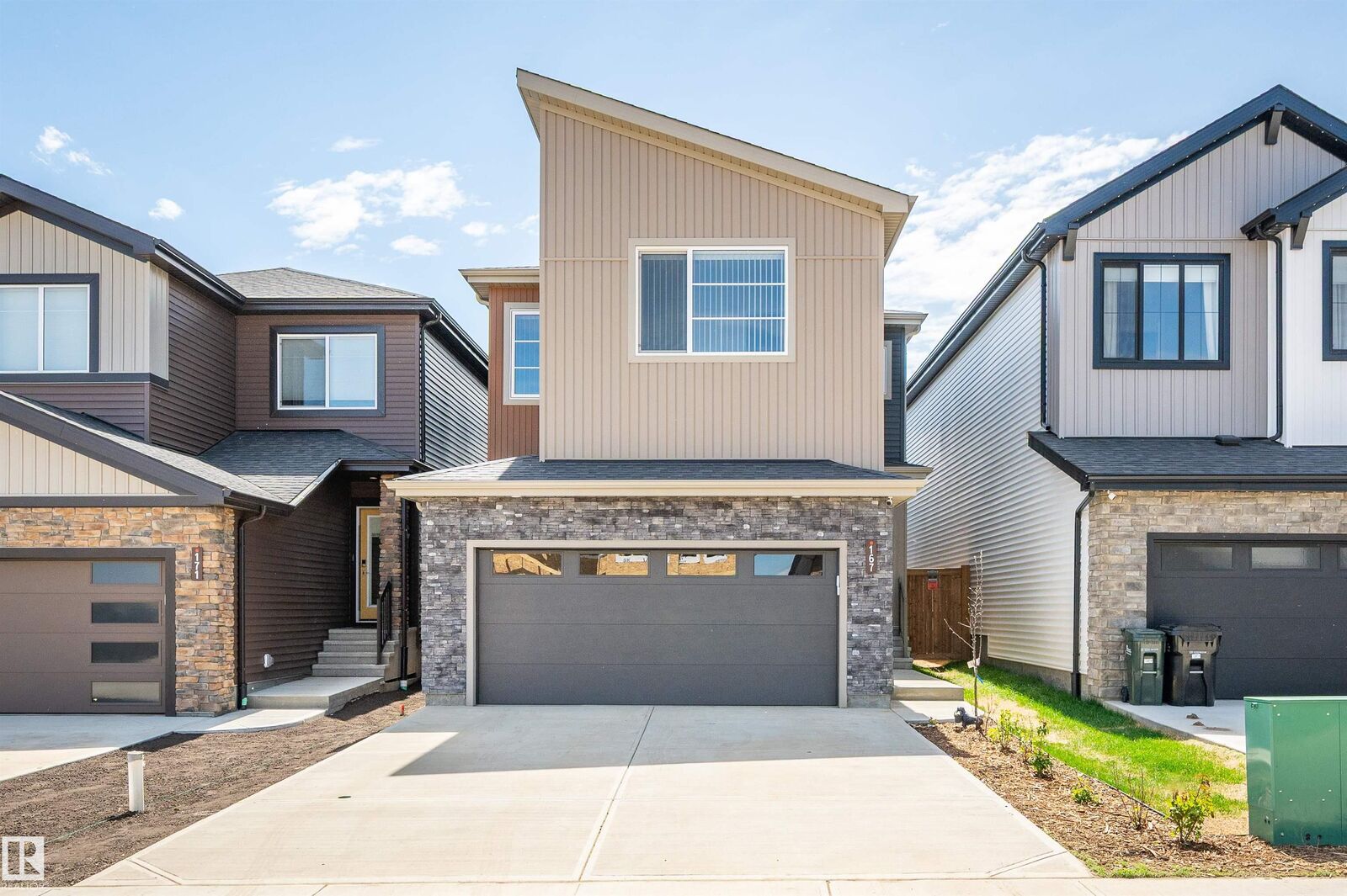 Property Photo: 167 Catria Point(E) AB T8H 3B2
