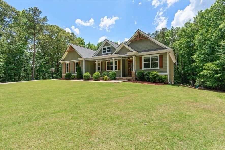 Property Photo:  1001 Glenloch Road  GA 30170 