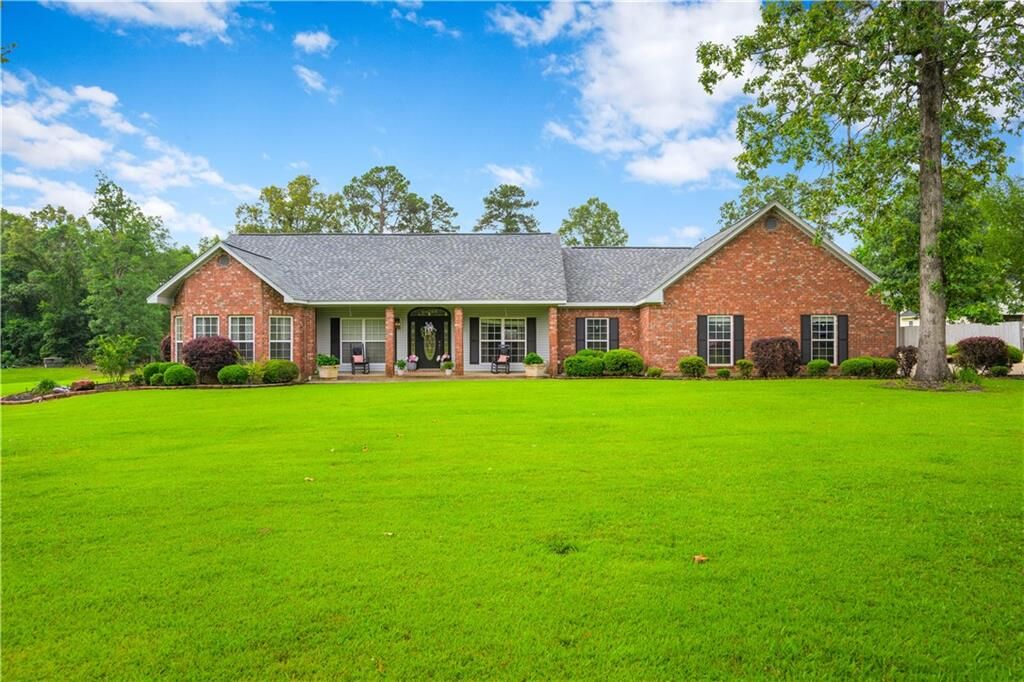 Property Photo:  1039 Moss Drive  LA 71342 