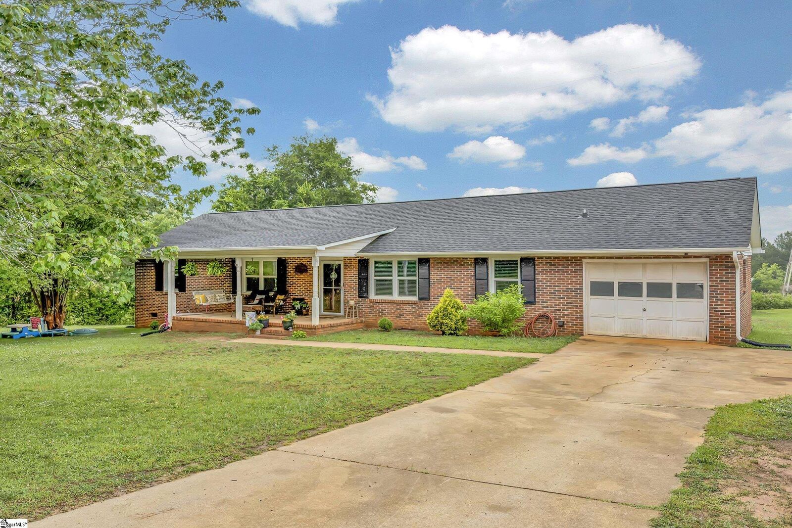 Property Photo:  101 Newman Drive  SC 29365 