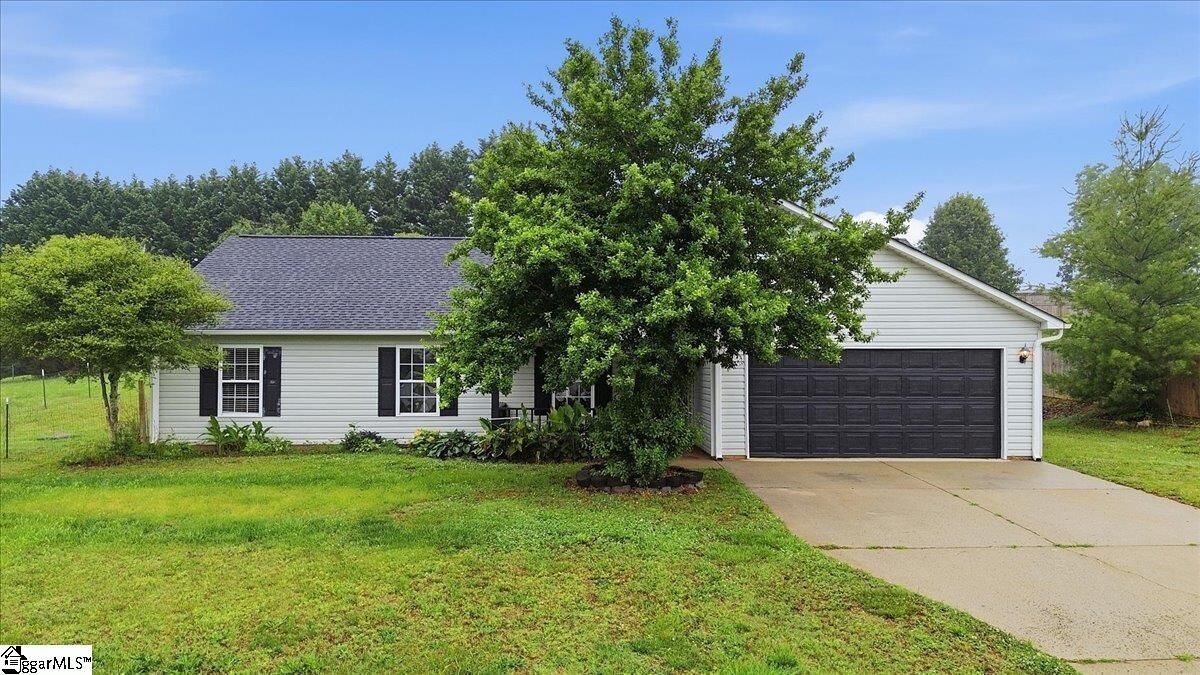 Property Photo: 108 Blackbird Lane SC 29611