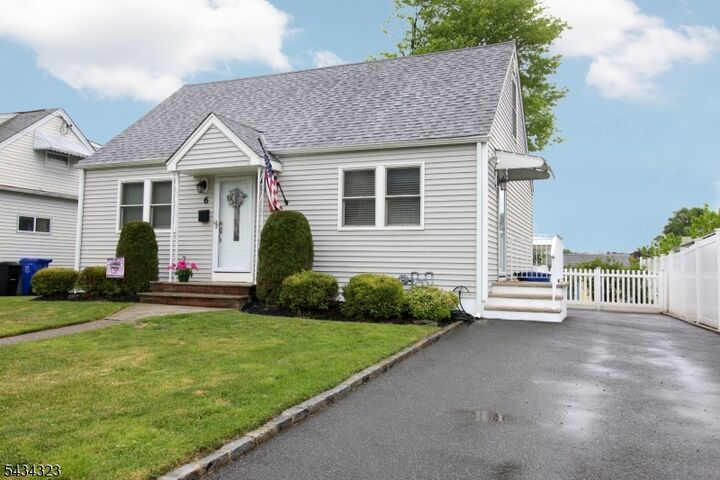 Property Photo:  6 Knollwood Rd  NJ 07512 