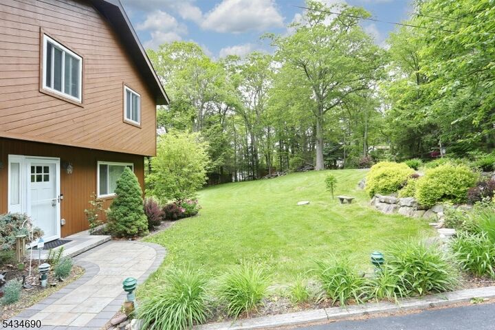 Property Photo:  64 Larchmont Dr  NJ 07421 
