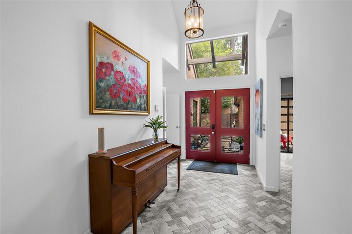 Property Photo: 208 Sugarberry Circle TX 77024