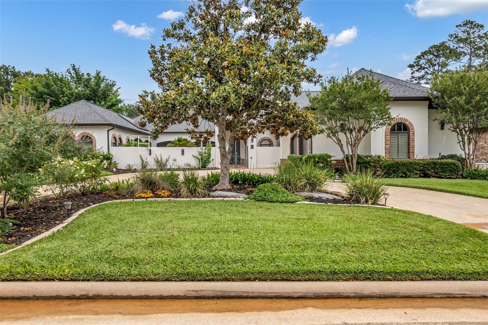 Property Photo: 63 Fairway Park B TX 77356