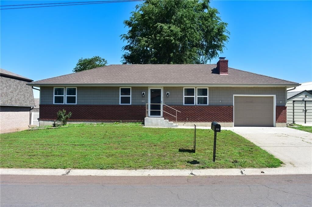 Property Photo:  329 W Slater Street  MO 65340 