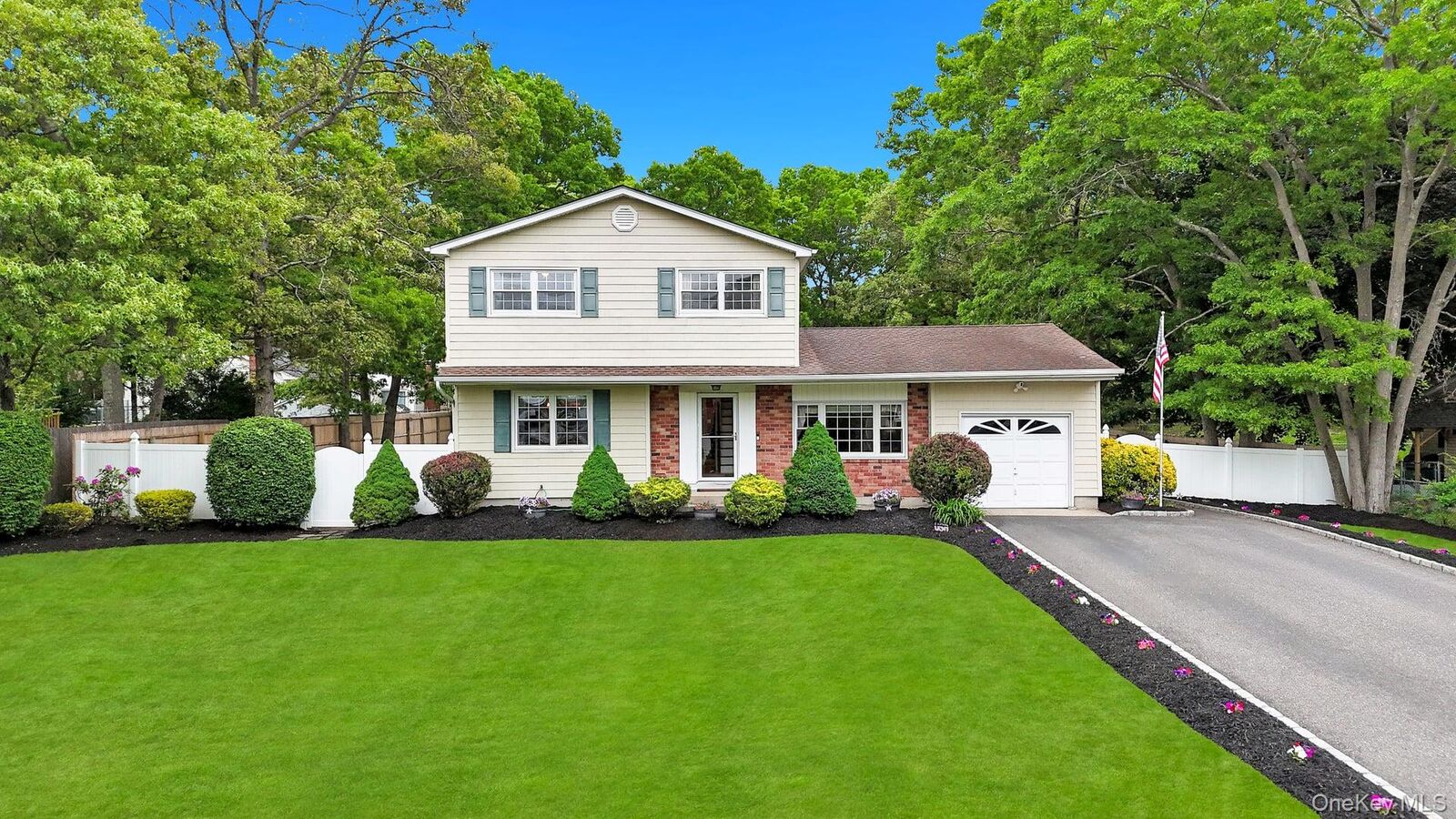 Property Photo:  277 Magnolia Drive  NY 11784 