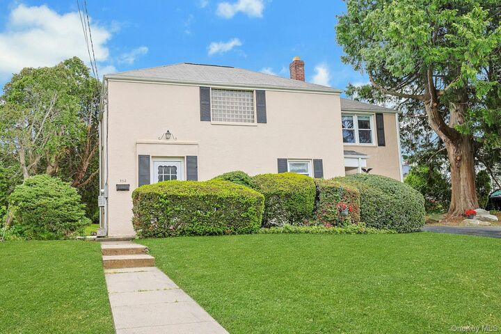 Property Photo:  352 Fort Washington Avenue  NY 10532 