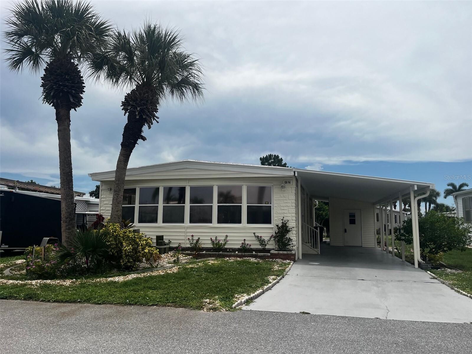 Property Photo: 2100 Kings Highway 98 FL 33980