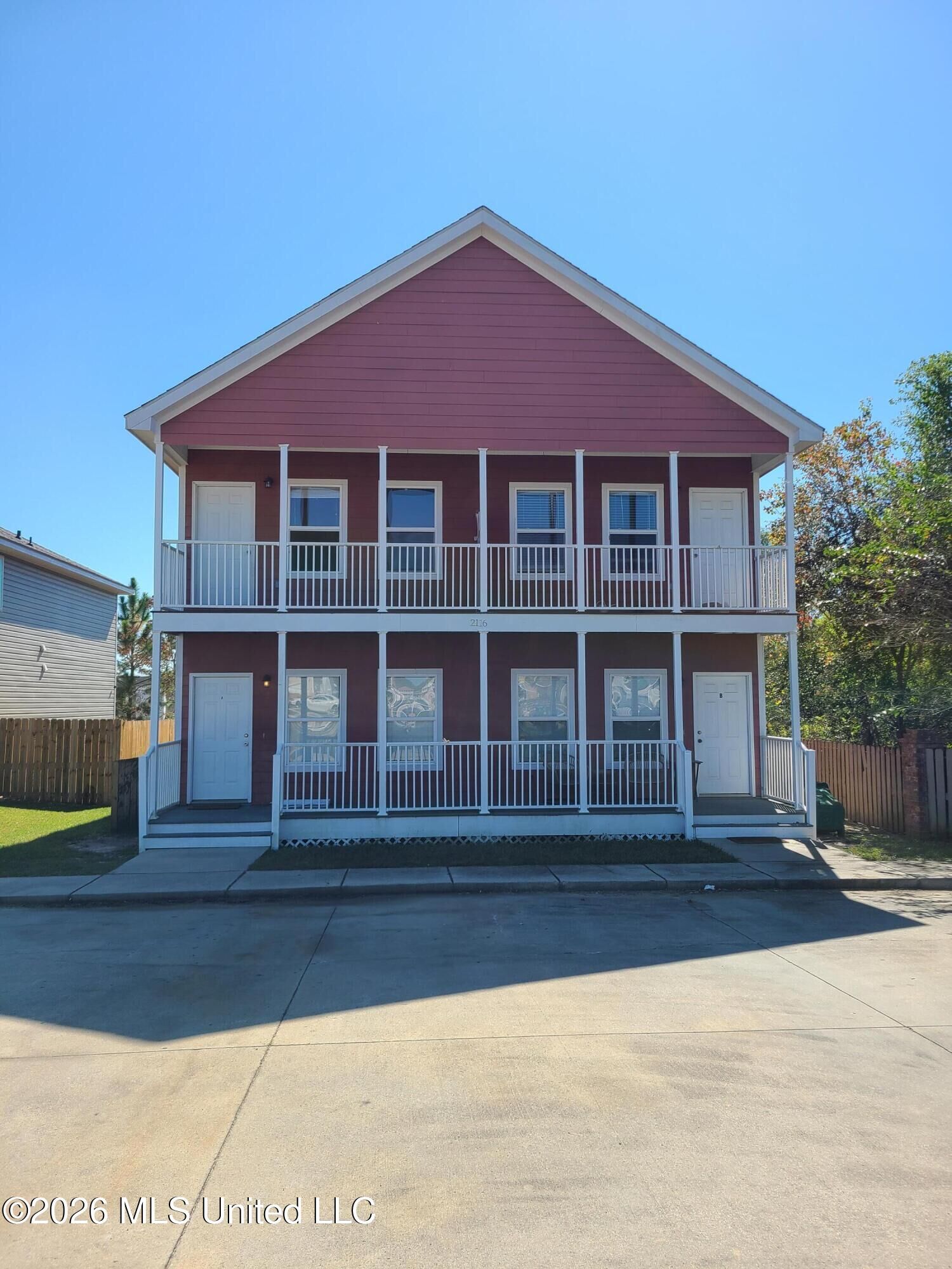 Property Photo:  2116 Magazine Street  MS 39564 