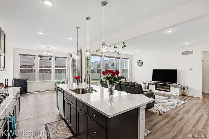 Property Photo:  4918 Knollwood Drive  MI 48085 3348 