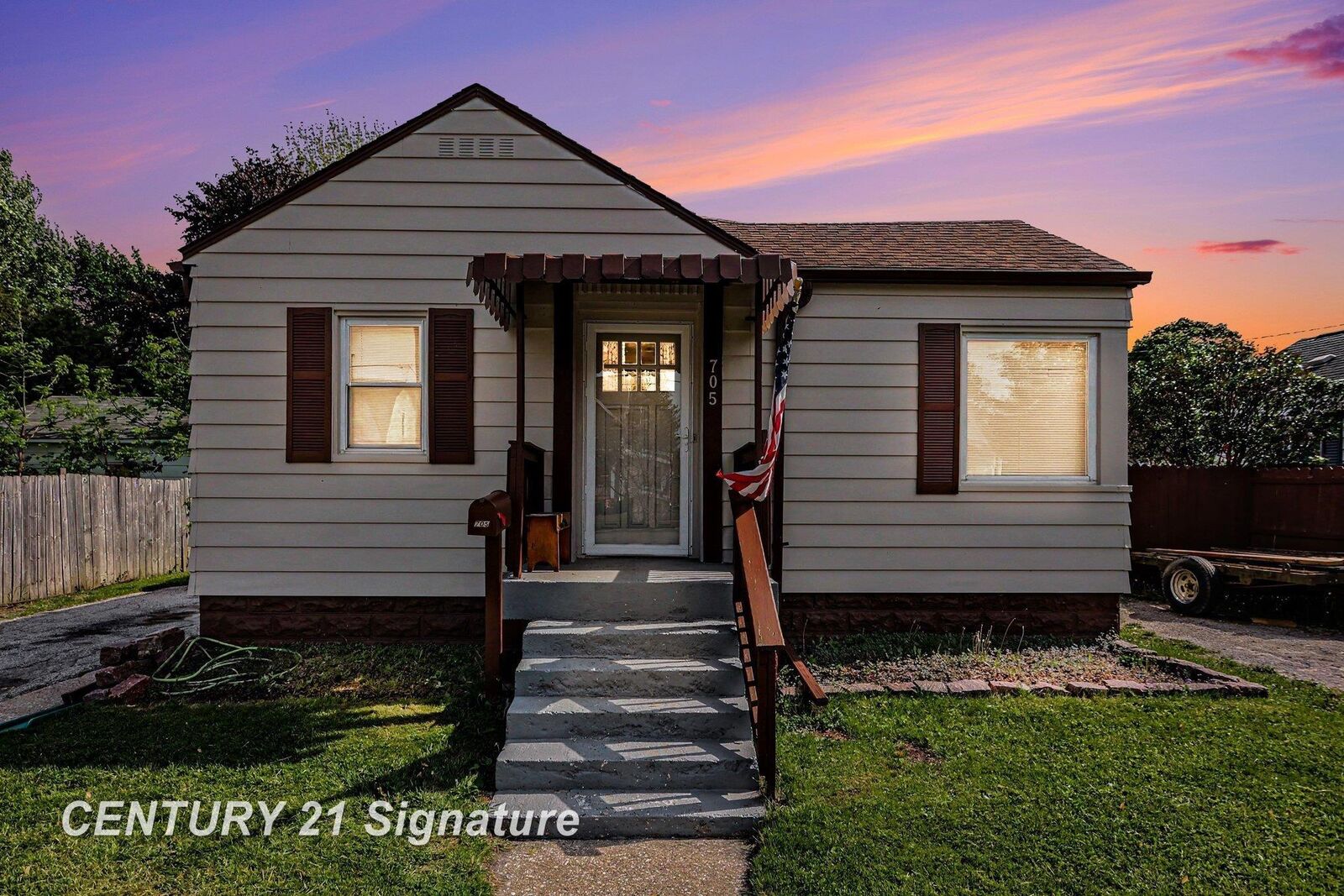 Property Photo:  705 W Jenny Street  MI 48706 
