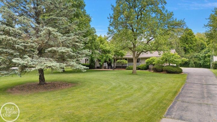 Property Photo:  88 Aspinwall Drive  MI 48098 