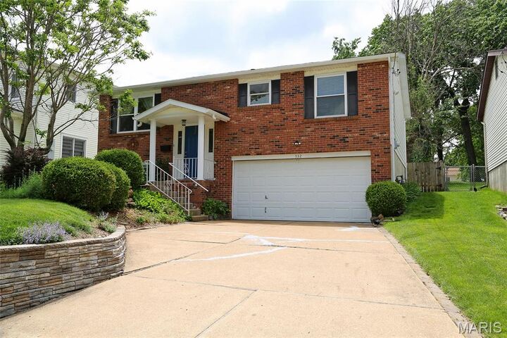 Property Photo: 332 Oak Tree Drive MO 63119