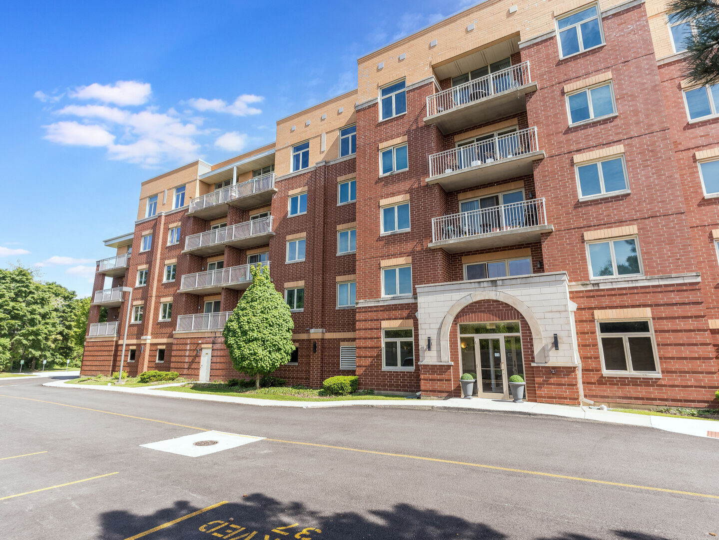 Property Photo: 500 E Saint Charles Road 502 IL 60148