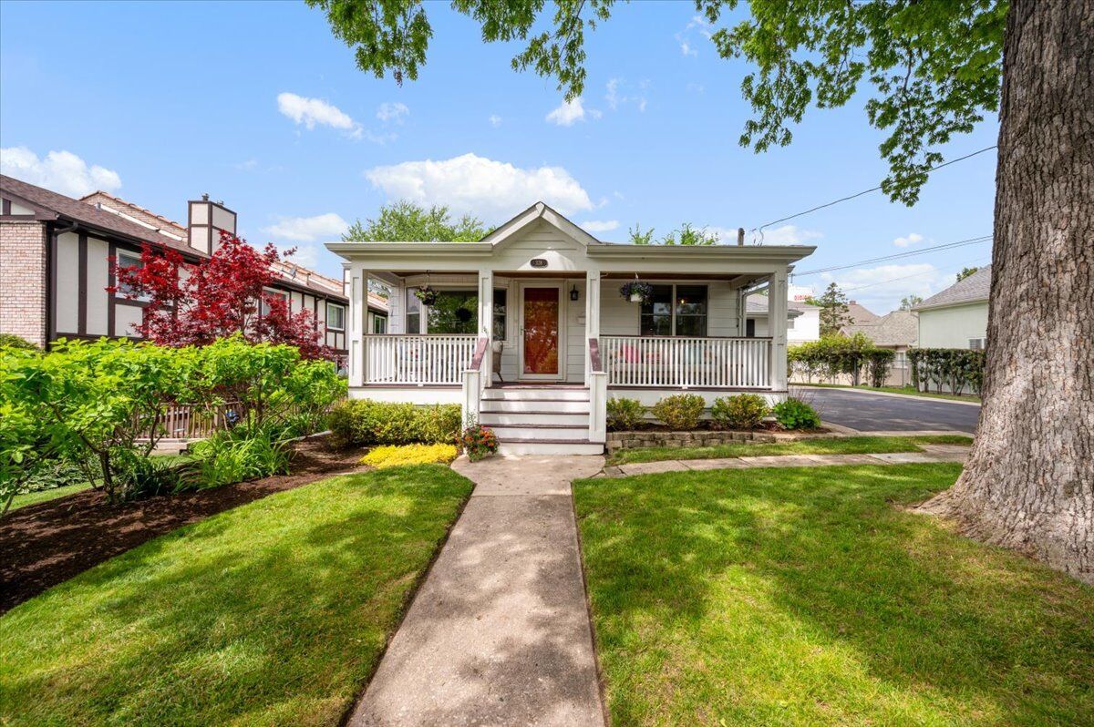 Property Photo:  328 Ashland Avenue  IL 60040 