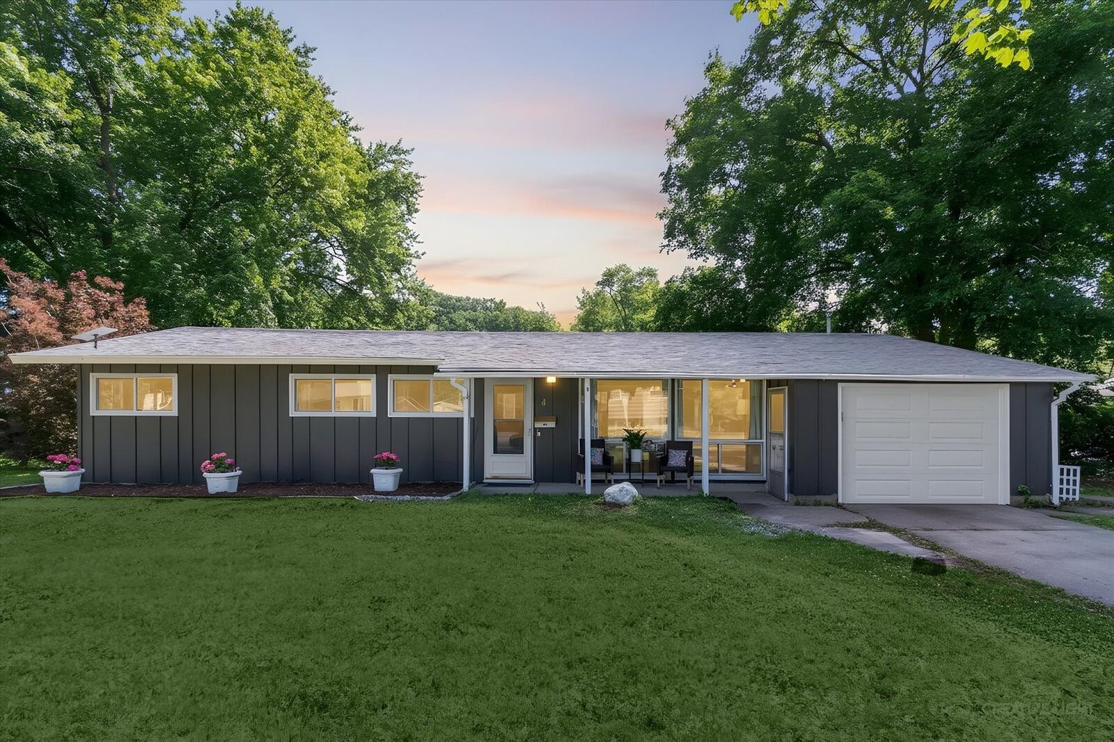 Property Photo: 4 Woodcliff Road IL 60538