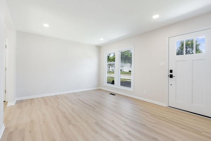Property Photo:  221 Gordon Avenue  IL 60446 