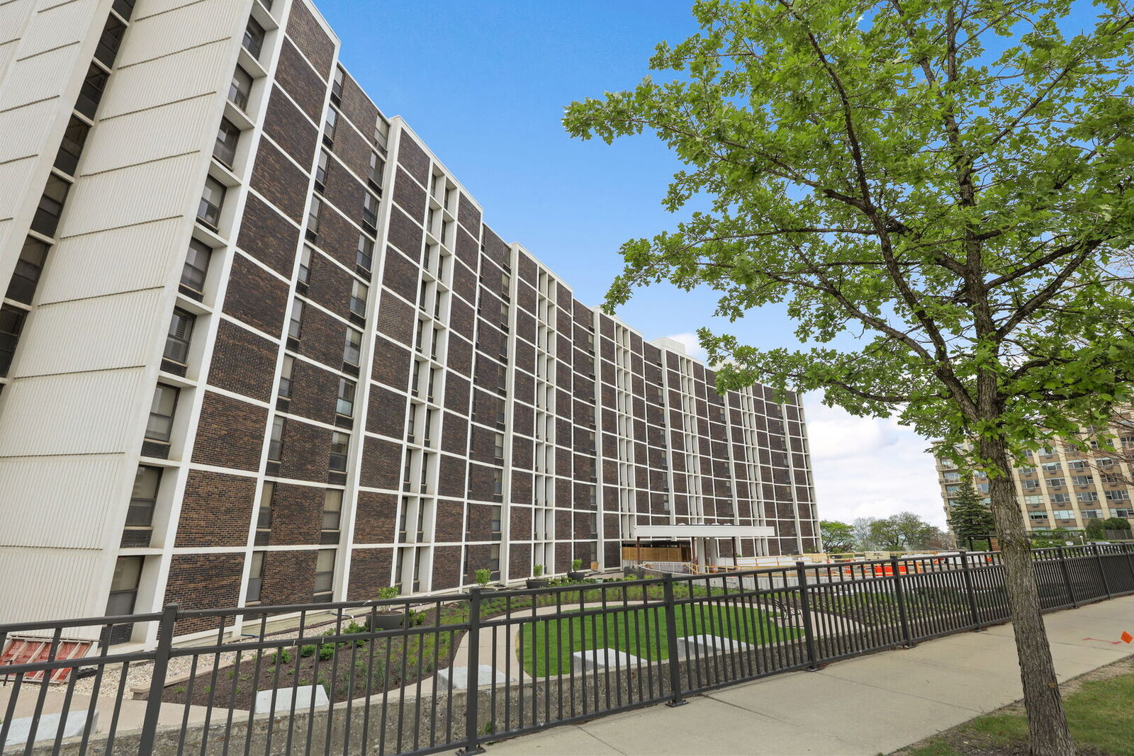 Property Photo: 1500 Sheridan Road 7E IL 60091