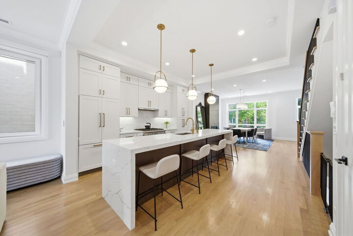 Property Photo:  3250 N Racine Avenue 2  IL 60657 