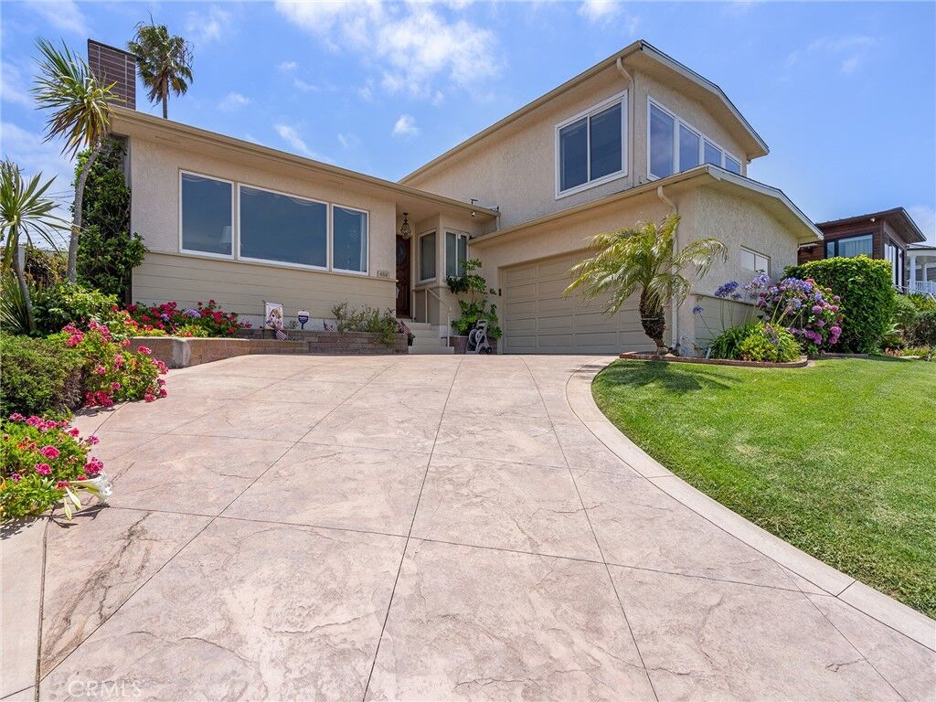 Property Photo:  464 Calle De Castellana  CA 90277 