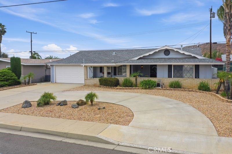 Property Photo:  28573 Murrieta Road  CA 92586 