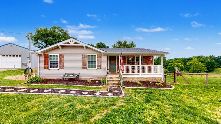 Property Photo: 133 Cleveland Rd TN 37183