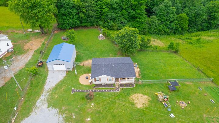 Property Photo:  133 Cleveland Rd  TN 37183 