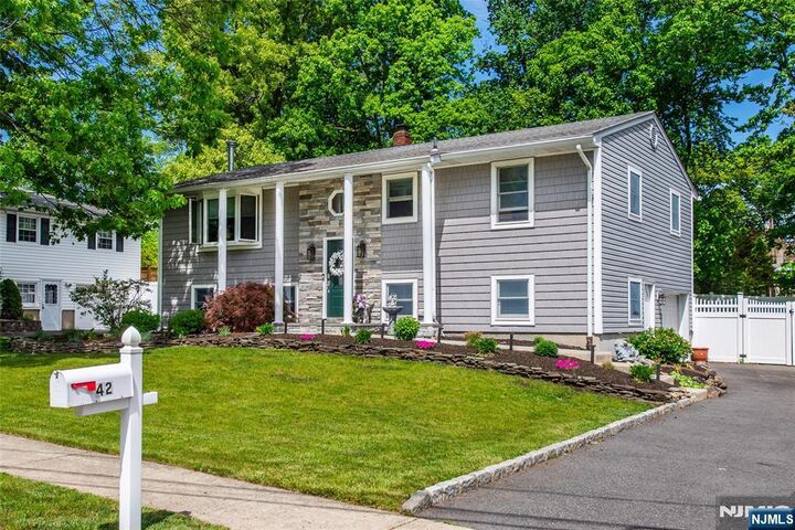 Property Photo:  42 Summit Road  NJ 07438 
