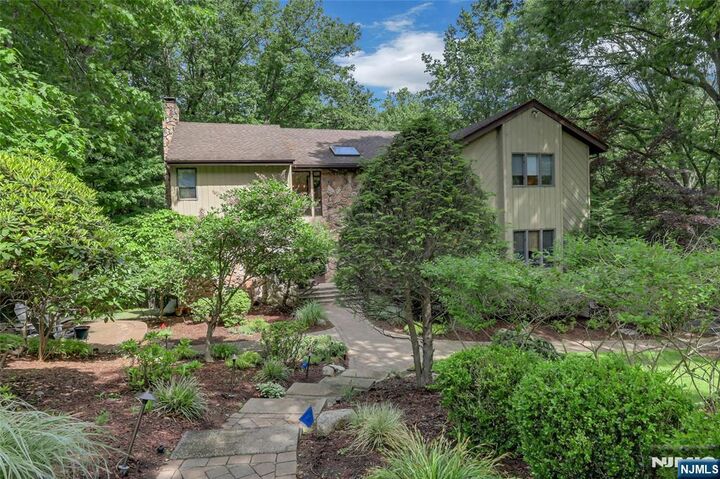 Property Photo:  364 Canterbury Lane  NJ 07481 