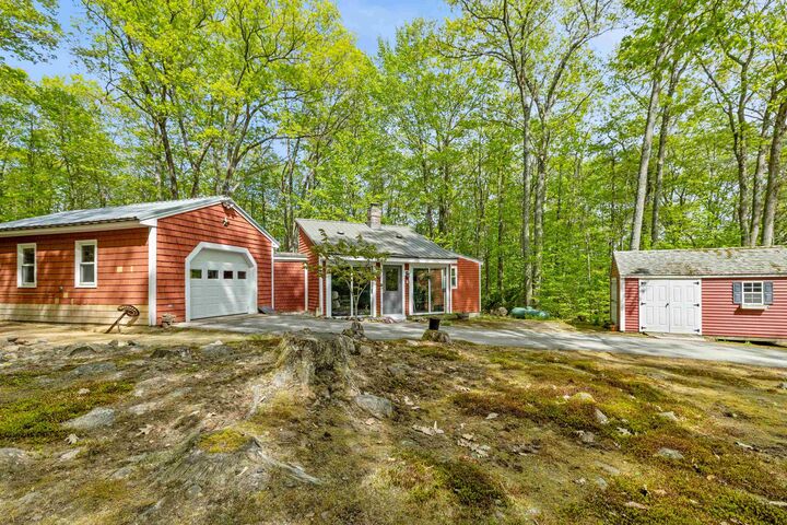 Property Photo: 9 Red Oak Road NH 03218