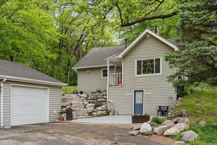 Property Photo:  425 County Road 19  MN 55364 