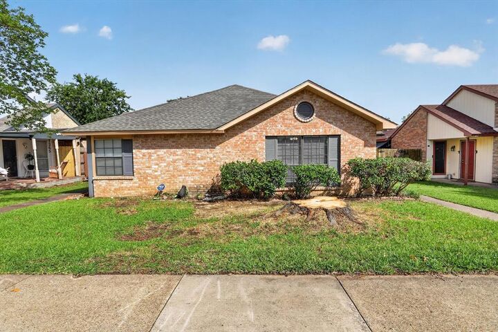 Property Photo: 7257 Pineberry Road TX 75249
