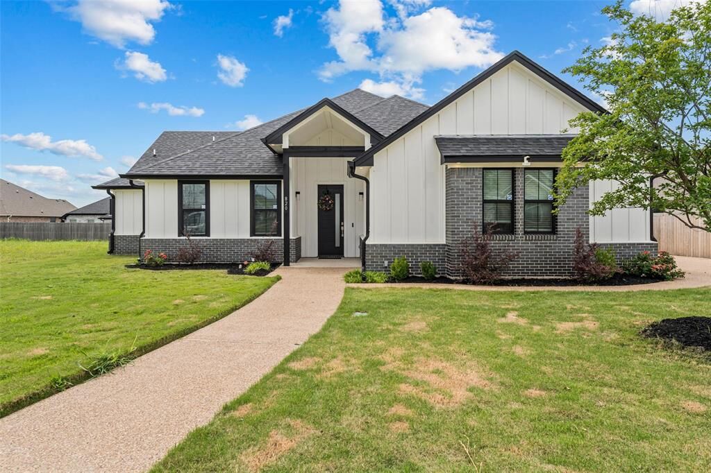 Property Photo:  820 Forward Pass Drive  TX 76643 