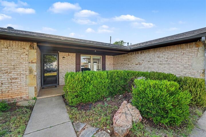 Property Photo:  717 Windsor Drive  OK 73521 