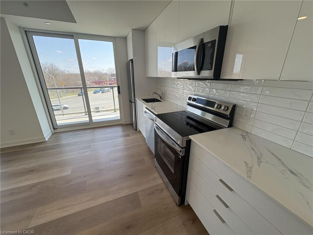Property Photo:  33 Erie Avenue 307  ON N3S 2E7 