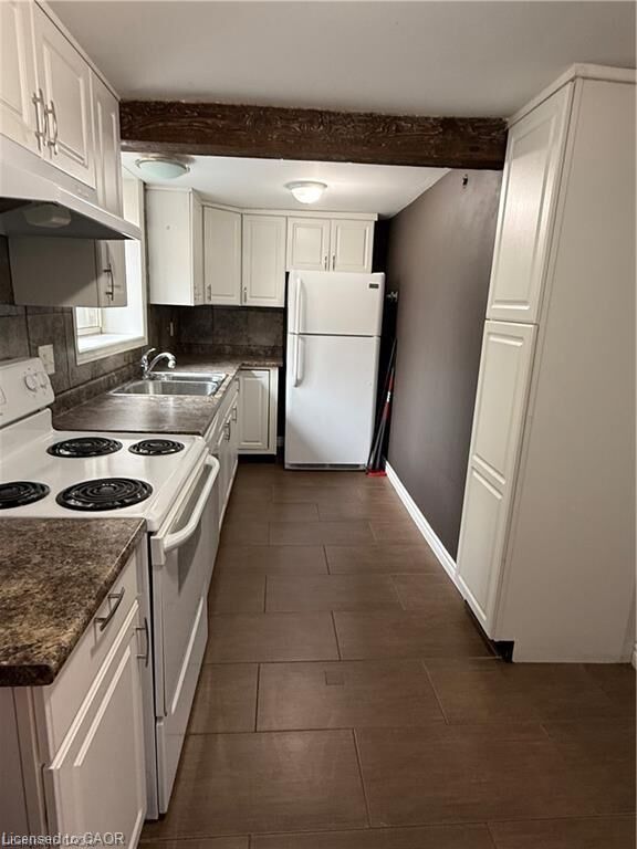 Property Photo: 947 Main Street E 7 ON L8M 1M9