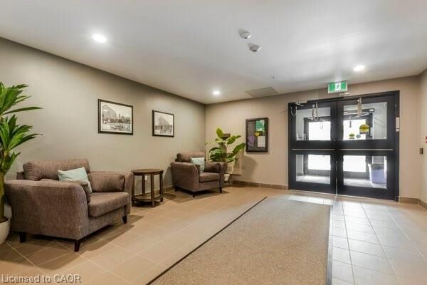 Property Photo:  456 Lorne Avenue 201  ON N5A 6S4 