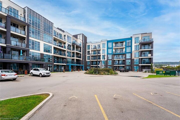 Property Photo:  10 Concord Place 213  ON L3M 0G6 
