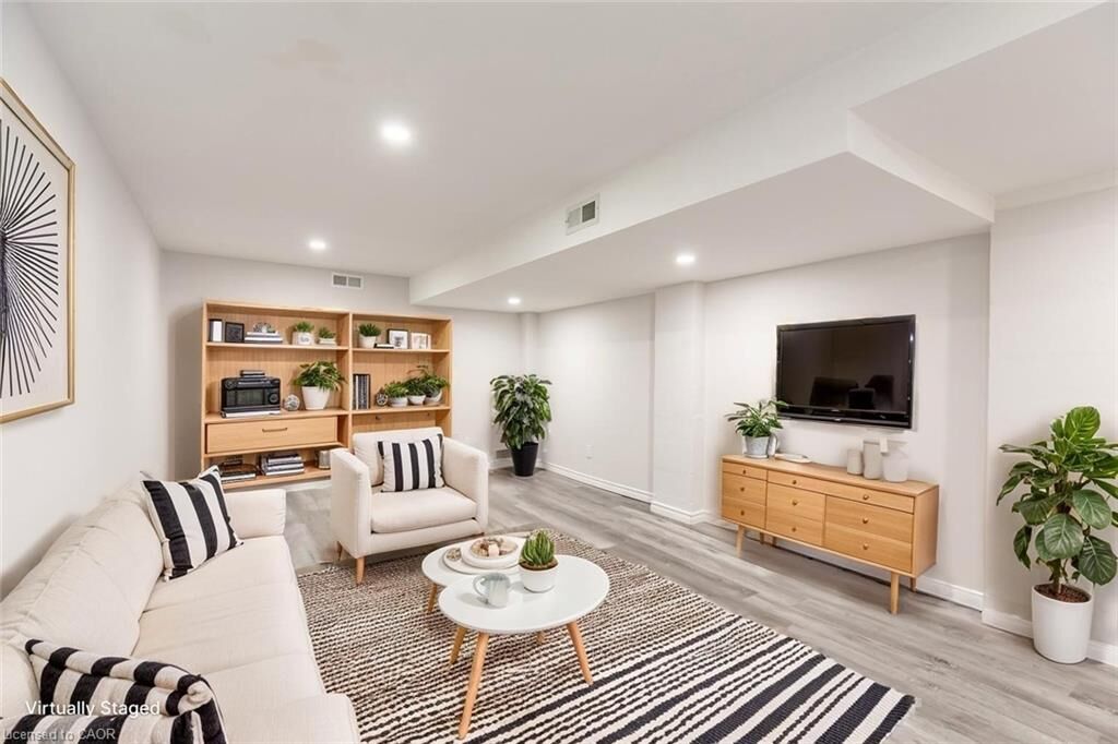 Property Photo:  927 Teal Drive 2  ON L7T 2Y9 