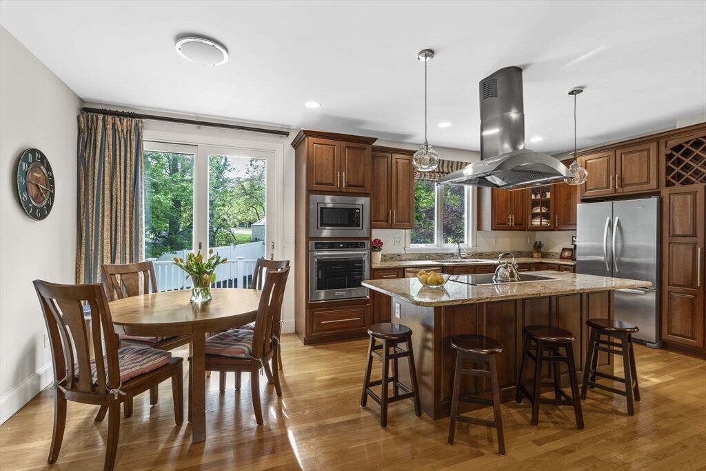 Property Photo:  10 Heritage Ln  MA 02025 
