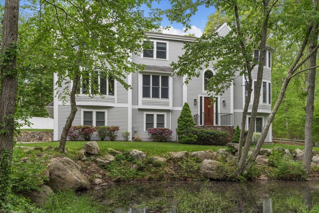 Property Photo:  10 Heritage Ln  MA 02025 