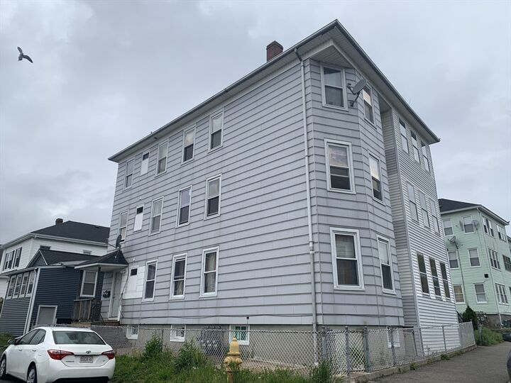 Property Photo: 27 Granby Rd 2 MA 01604