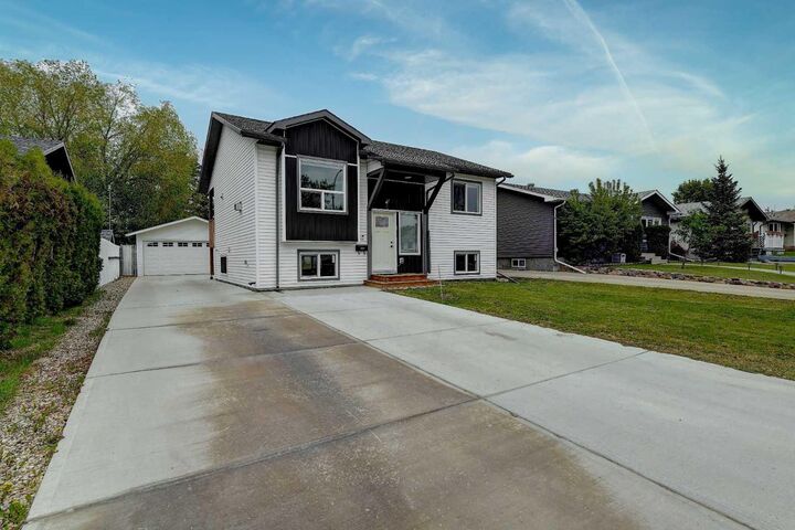 Property Photo: 9638 112 Avenue AB T8V 3B8