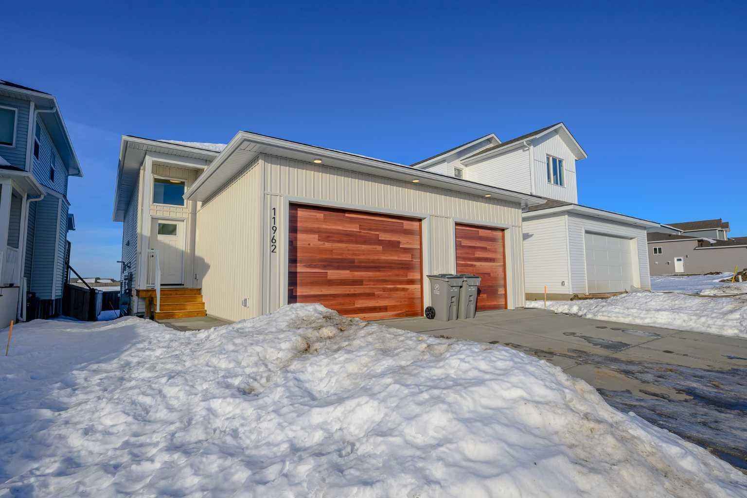 Property Photo:  11962 81 Avenue 1  AB T8W 0M7 