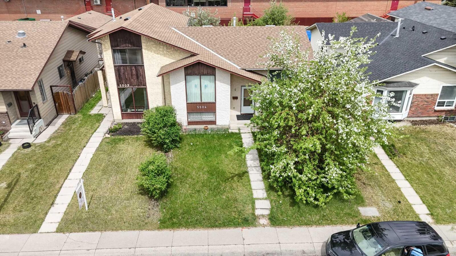 Property Photo:  5502 Temple Road NE  AB T1Y 3B2 