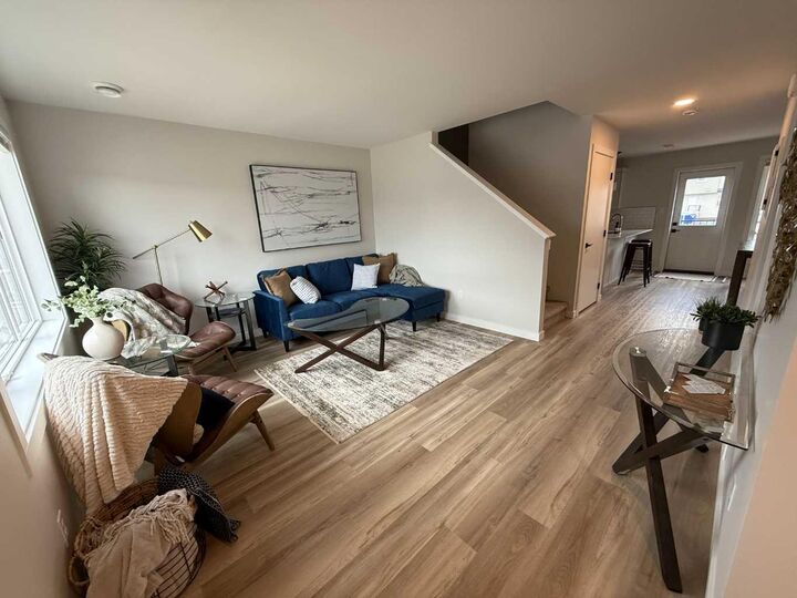 Property Photo: 916 40 Avenue N 4 AB T1H 7G9