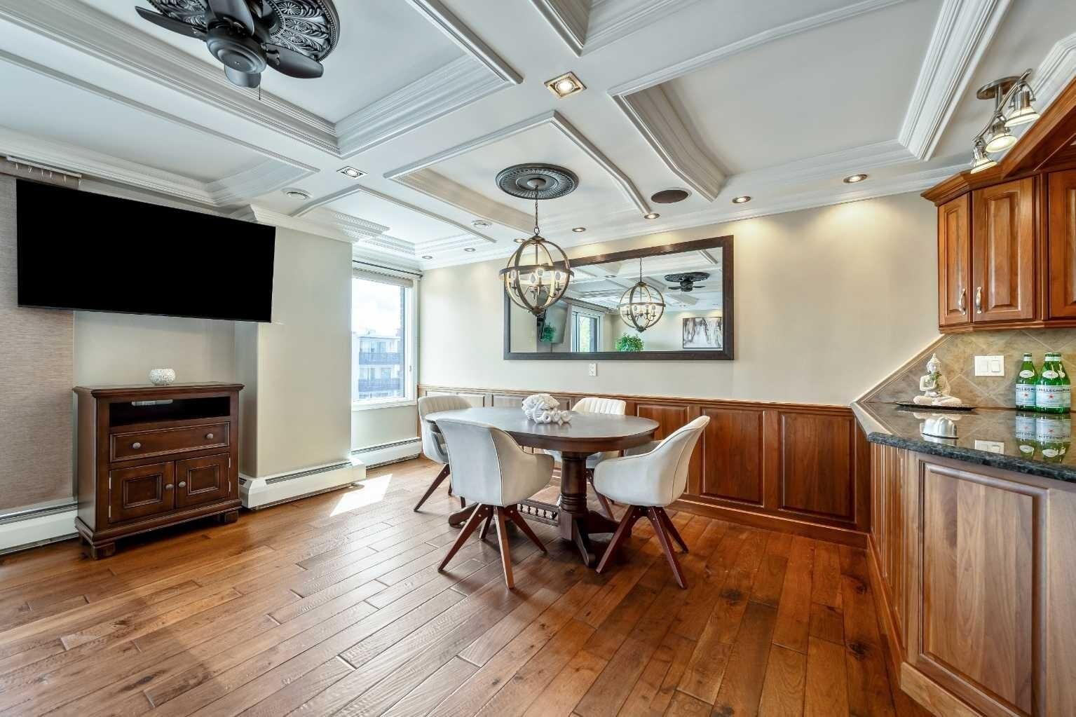 Property Photo: 1208 14 Avenue SW 302 AB T3C 0V9